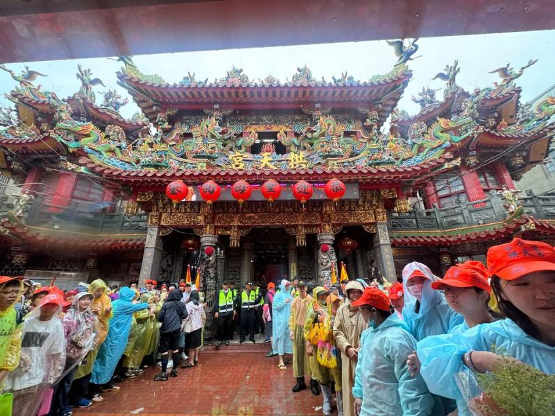 百人團遶境巡禮-《苗栗白沙屯媽祖遶境 ft.文翠＆眾人》